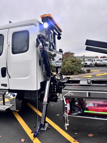 FREIGHTLINER BUSINESS CLASS M2 106 PLUS