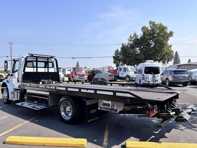 FREIGHTLINER BUSINESS CLASS M2 106