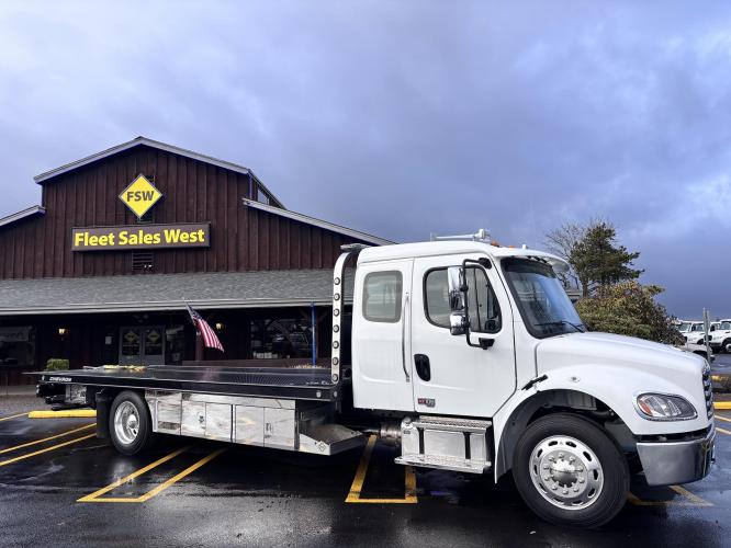 FREIGHTLINER BUSINESS CLASS M2 106 PLUS