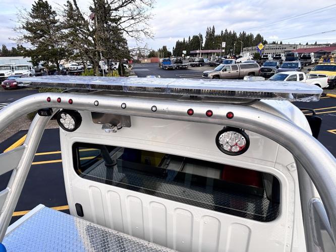 FREIGHTLINER BUSINESS CLASS M2 106 PLUS