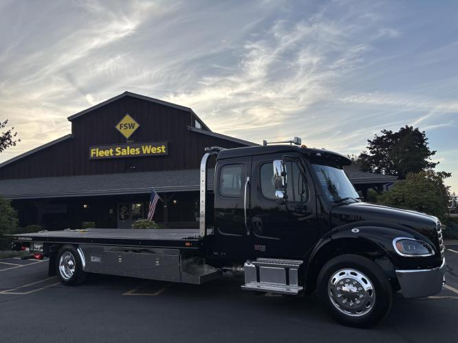 FREIGHTLINER BUSINESS CLASS M2 106 PLUS