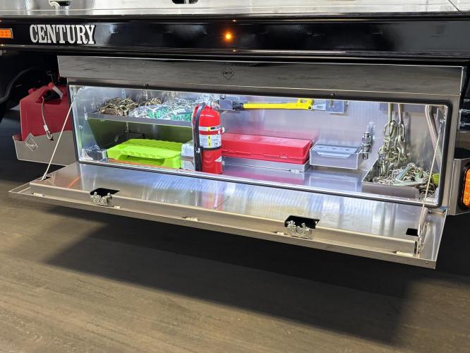 FREIGHTLINER BUSINESS CLASS M2 106 PLUS