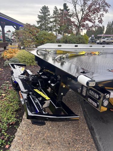 FREIGHTLINER BUSINESS CLASS M2 106 PLUS