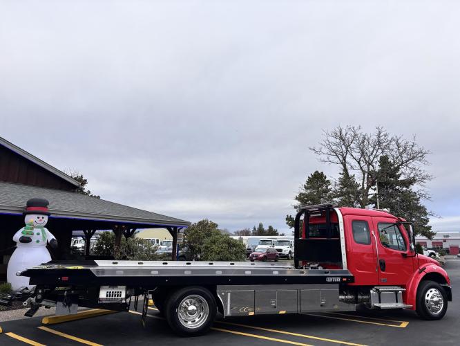 FREIGHTLINER BUSINESS CLASS M2 106 PLUS