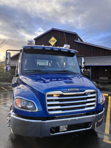 FREIGHTLINER BUSINESS CLASS M2 106 PLUS