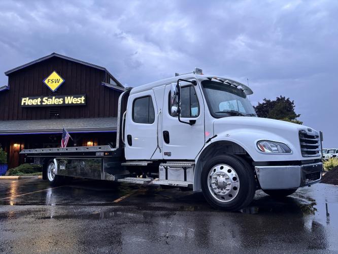 FREIGHTLINER BUSINESS CLASS M2 106 PLUS