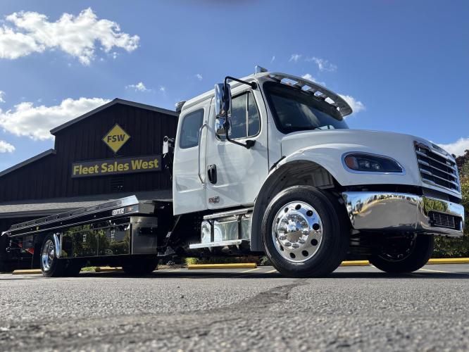 FREIGHTLINER BUSINESS CLASS M2 106 PLUS