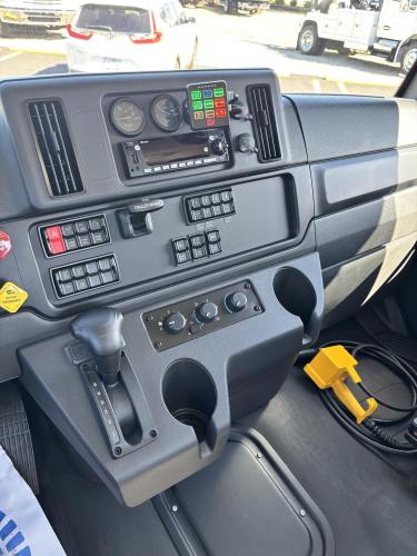 FREIGHTLINER BUSINESS CLASS M2 106 PLUS