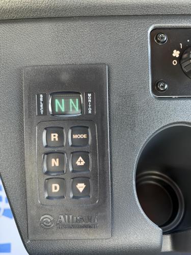 FREIGHTLINER BUSINESS CLASS M2 106 PLUS