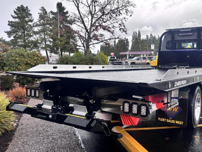 FREIGHTLINER BUSINESS CLASS M2 106 PLUS