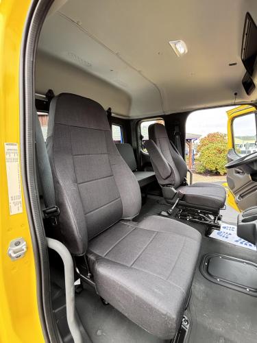 FREIGHTLINER BUSINESS CLASS M2 106 PLUS