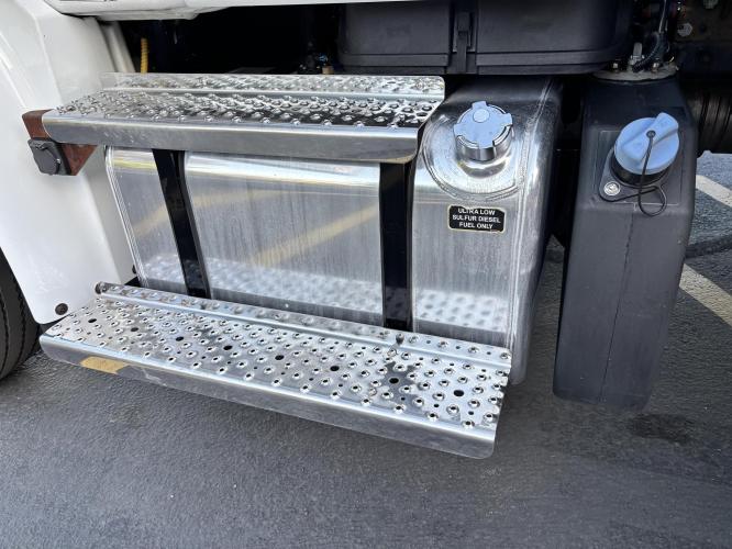 FREIGHTLINER BUSINESS CLASS M2 106