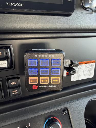 FREIGHTLINER BUSINESS CLASS M2 106 PLUS