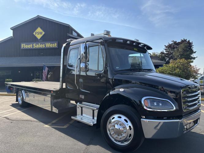FREIGHTLINER BUSINESS CLASS M2 106 PLUS