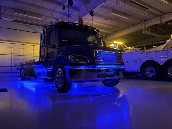 FREIGHTLINER BUSINESS CLASS M2 106 PLUS