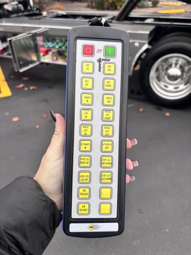 FREIGHTLINER BUSINESS CLASS M2 106 PLUS