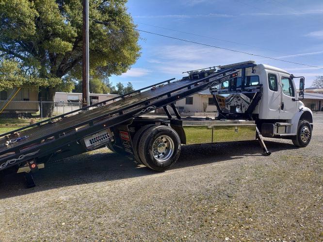 FREIGHTLINER BUSINESS CLASS M2 106