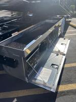FREIGHTLINER BUSINESS CLASS M2 106 PLUS
