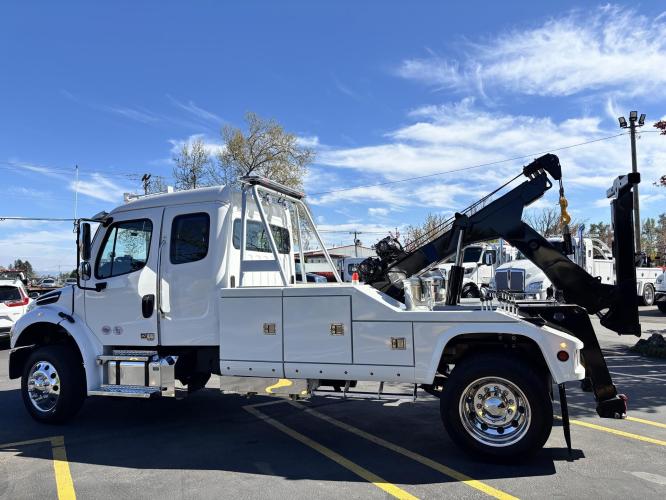 FREIGHTLINER BUSINESS CLASS M2 106 PLUS