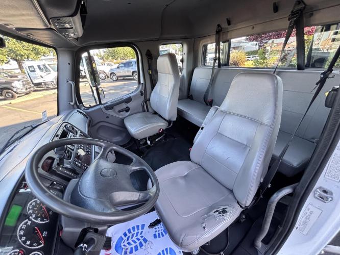 FREIGHTLINER BUSINESS CLASS M2 106