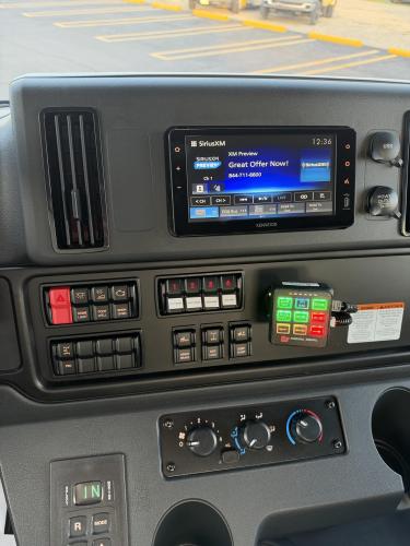 FREIGHTLINER BUSINESS CLASS M2 106 PLUS