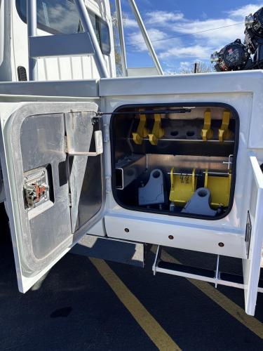 FREIGHTLINER BUSINESS CLASS M2 106 PLUS