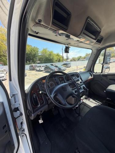 FREIGHTLINER BUSINESS CLASS M2 106