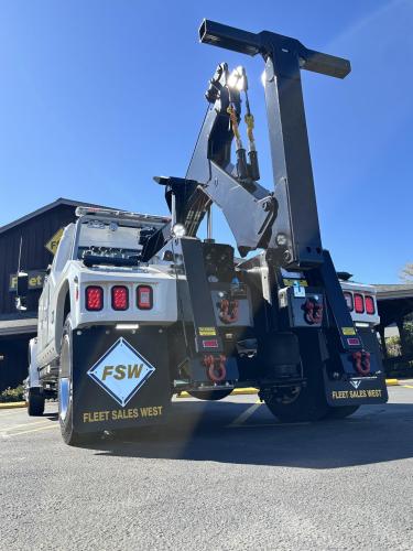 FREIGHTLINER BUSINESS CLASS M2 106 PLUS