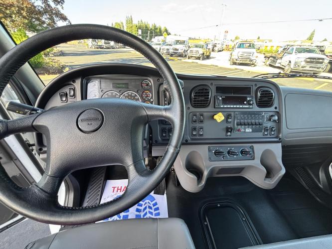 FREIGHTLINER BUSINESS CLASS M2 106