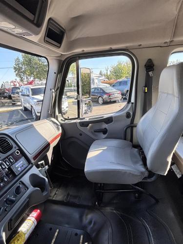 FREIGHTLINER BUSINESS CLASS M2 106