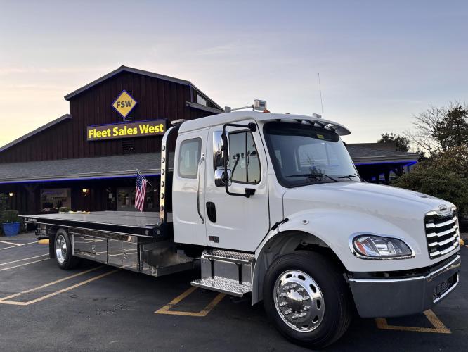 FREIGHTLINER BUSINESS CLASS M2 106 PLUS