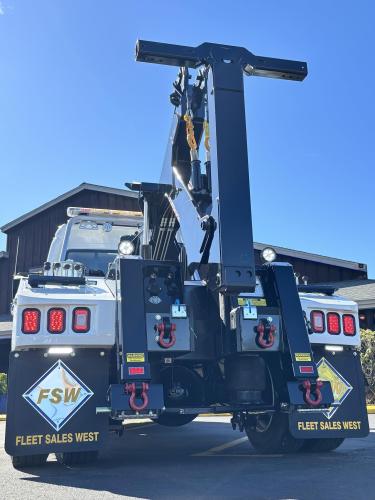 FREIGHTLINER BUSINESS CLASS M2 106 PLUS