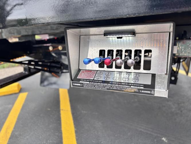 FREIGHTLINER BUSINESS CLASS M2 106 PLUS