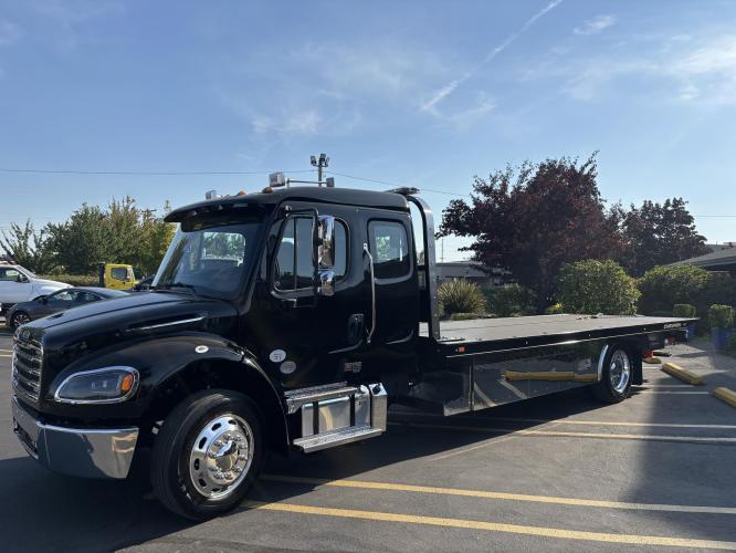 FREIGHTLINER BUSINESS CLASS M2 106 PLUS