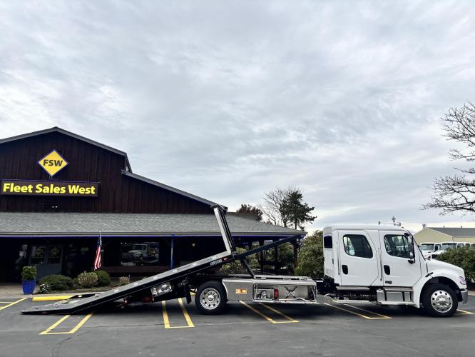 FREIGHTLINER BUSINESS CLASS M2 106 PLUS