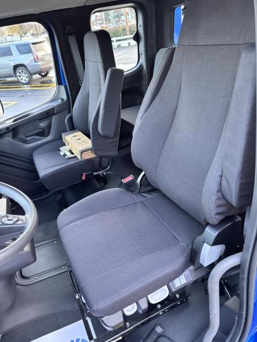 FREIGHTLINER BUSINESS CLASS M2 106 PLUS