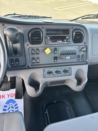 FREIGHTLINER BUSINESS CLASS M2 106