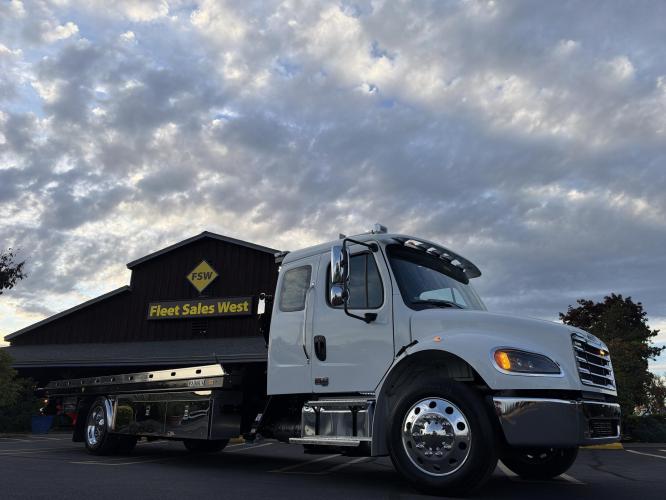 FREIGHTLINER BUSINESS CLASS M2 106 PLUS