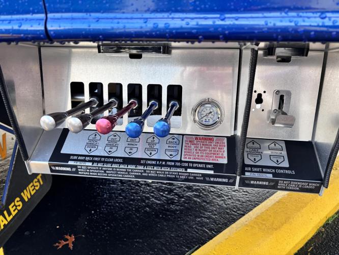 FREIGHTLINER BUSINESS CLASS M2 106 PLUS