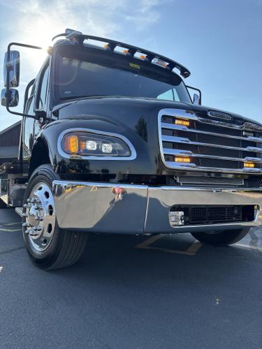 FREIGHTLINER BUSINESS CLASS M2 106 PLUS