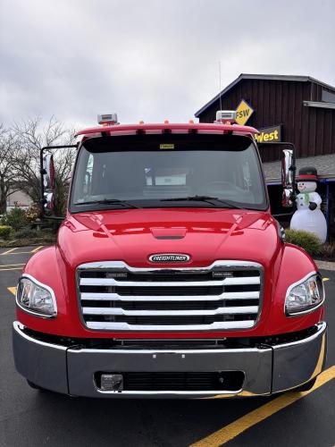 FREIGHTLINER BUSINESS CLASS M2 106 PLUS