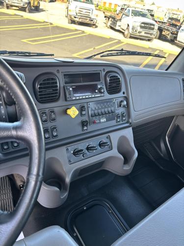 FREIGHTLINER BUSINESS CLASS M2 106