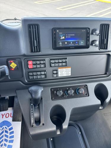FREIGHTLINER BUSINESS CLASS M2 106 PLUS