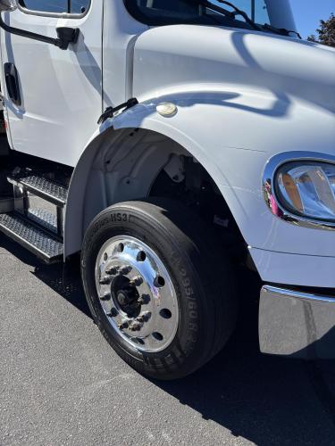FREIGHTLINER BUSINESS CLASS M2 106