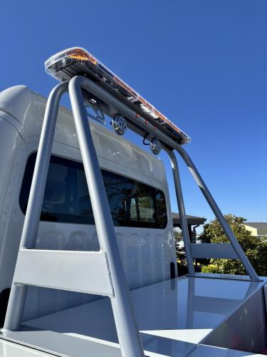 FREIGHTLINER BUSINESS CLASS M2 106 PLUS