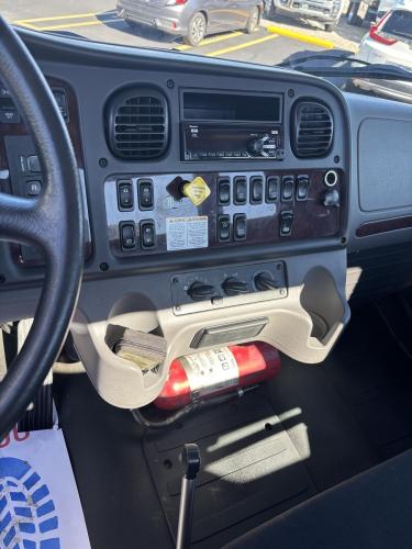 FREIGHTLINER BUSINESS CLASS M2 106