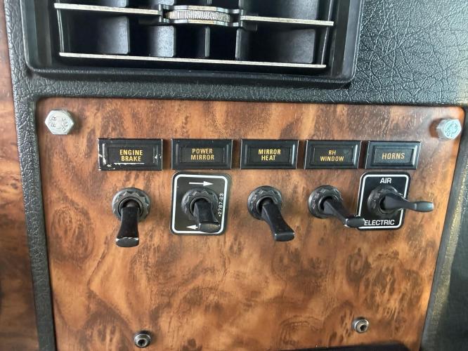 KENWORTH T300