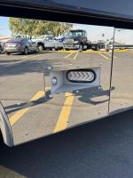 FREIGHTLINER BUSINESS CLASS M2 106 PLUS