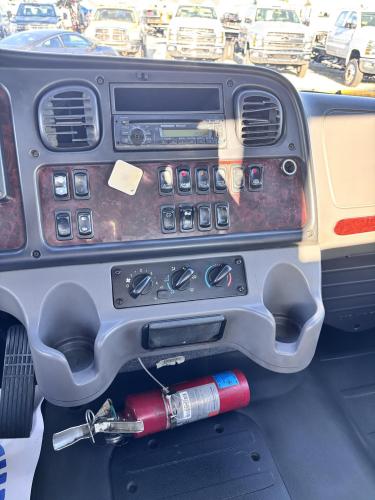 FREIGHTLINER BUSINESS CLASS M2 106