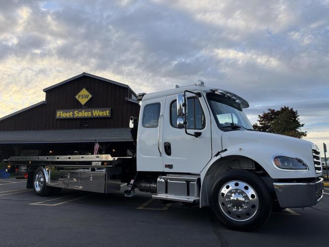 FREIGHTLINER BUSINESS CLASS M2 106 PLUS